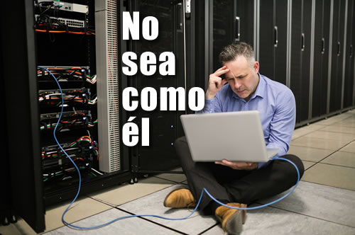 ¡No seas como este tipo! Técnico frustrado en un centro de datos.